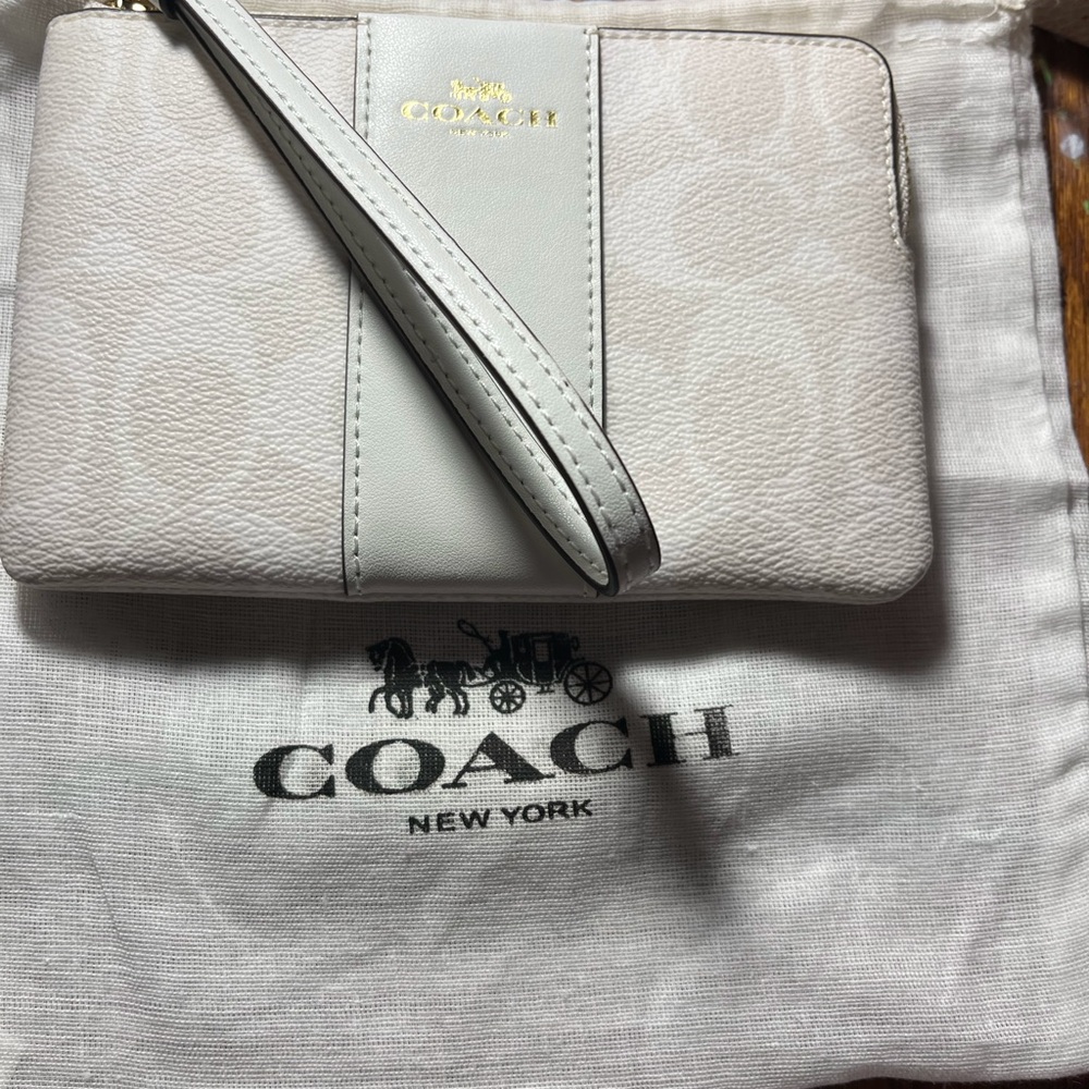 New 2024 Coach chalk White Wristlet